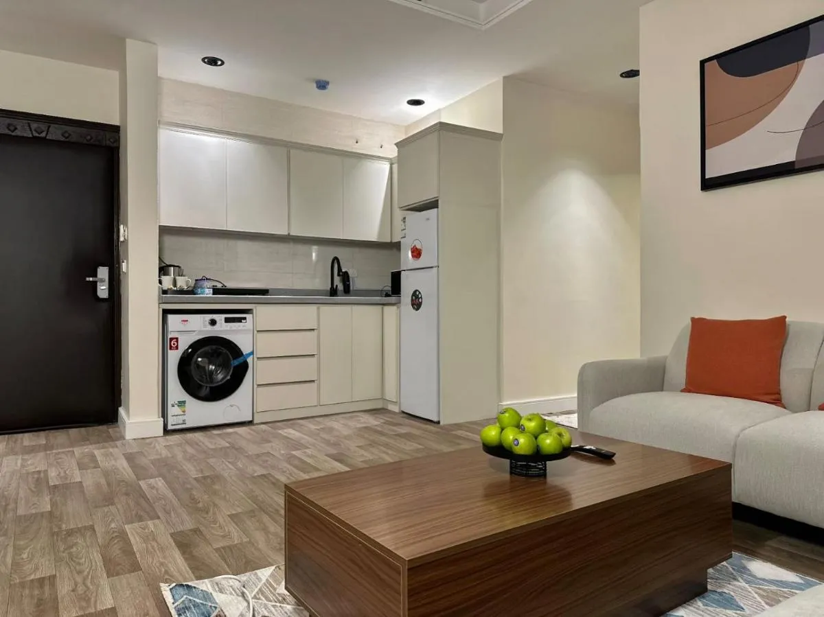 Image 2 of Amas Suite
