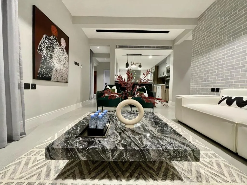 Image of C Living – Executive – AQIQ