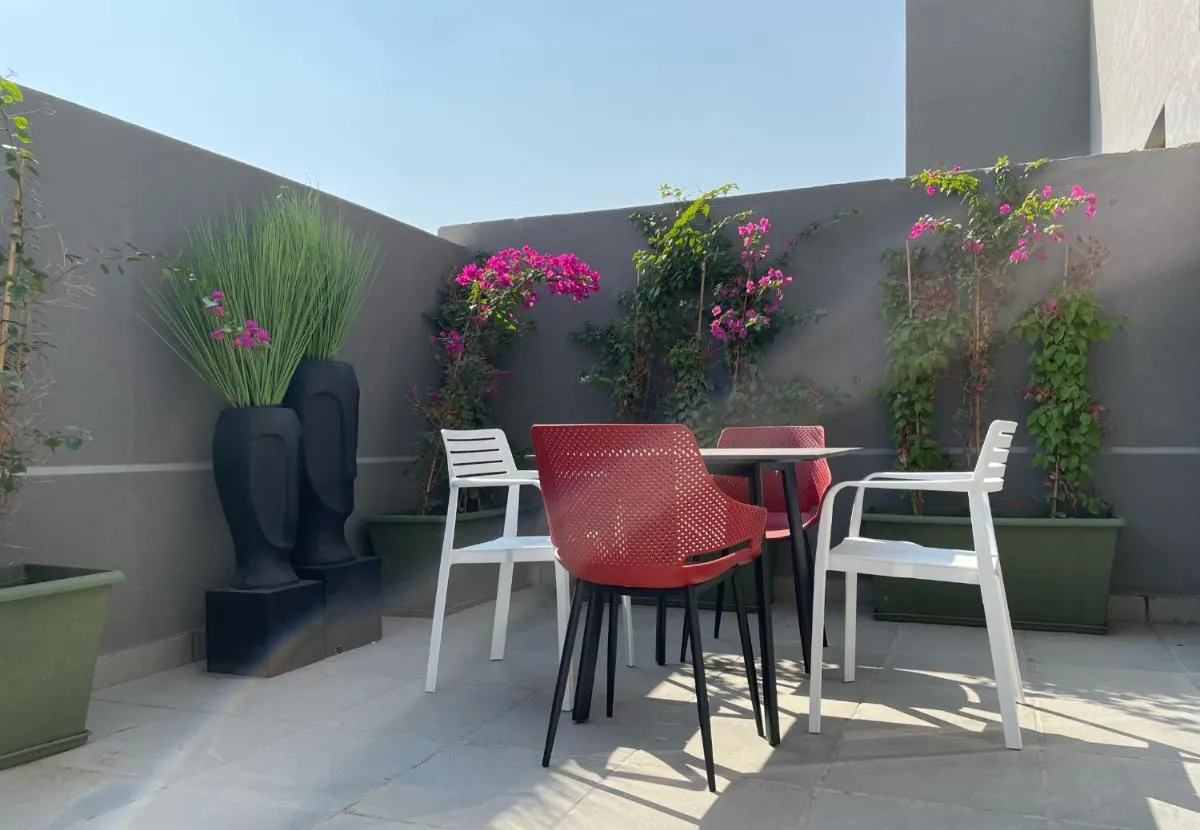Image 3 of C Living – Executive – AQIQ