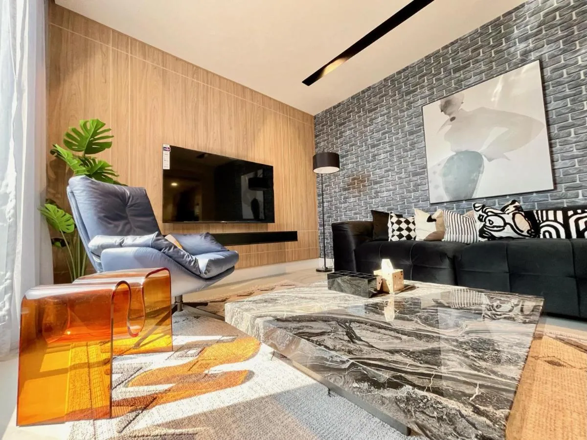 Image 2 of C Living – Executive – AQIQ