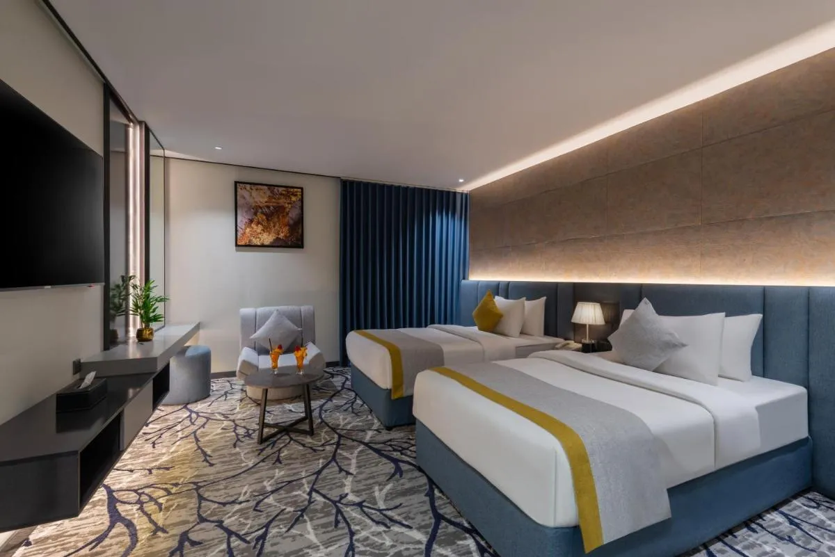 Image 1 of Ross Hotel