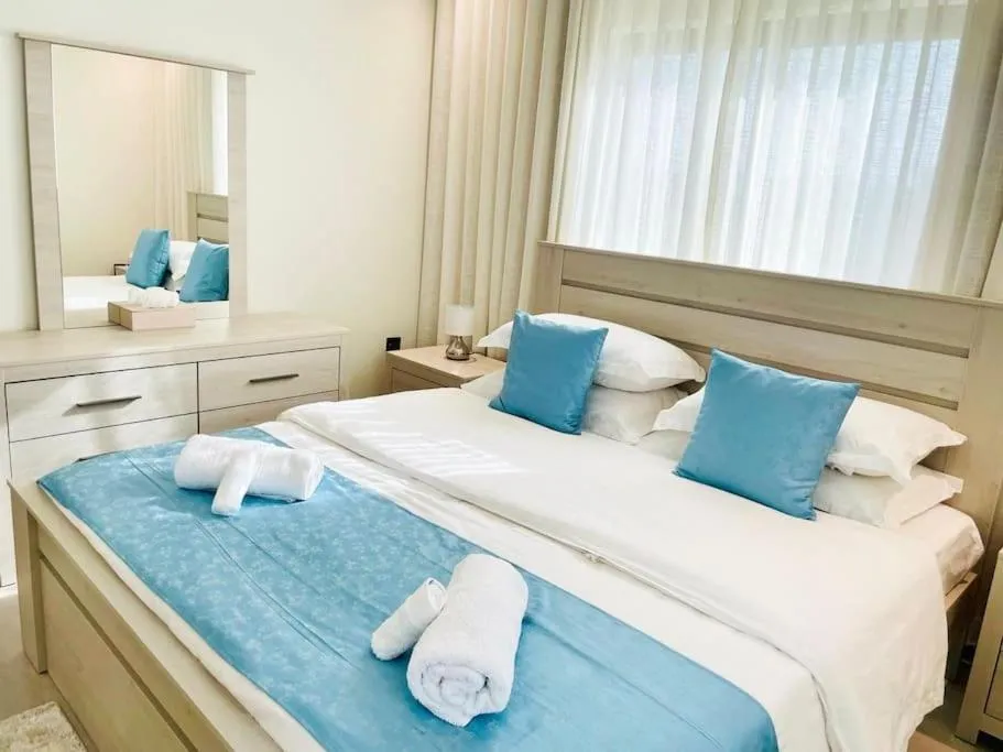 Image 1 of Spacious new 2 bedroom Apt-in amazing location B33