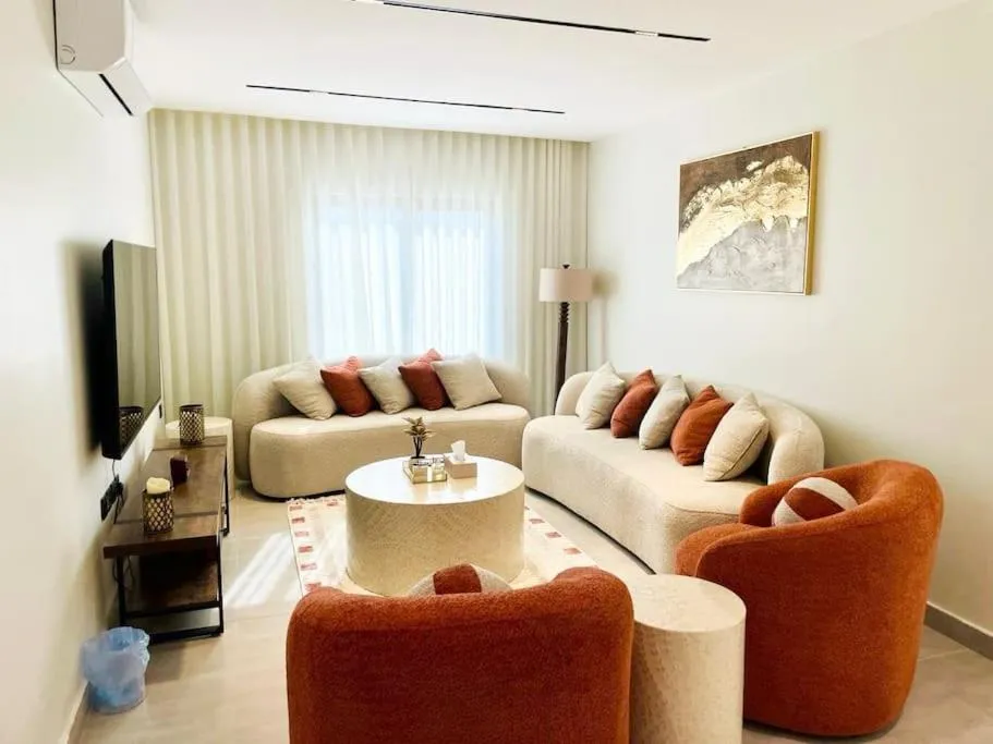 Image 4 of Spacious new 2 bedroom Apt-in amazing location B33