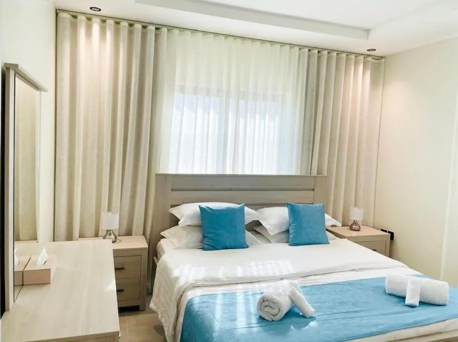 Image 6 of Spacious new 2 bedroom Apt-in amazing location B33