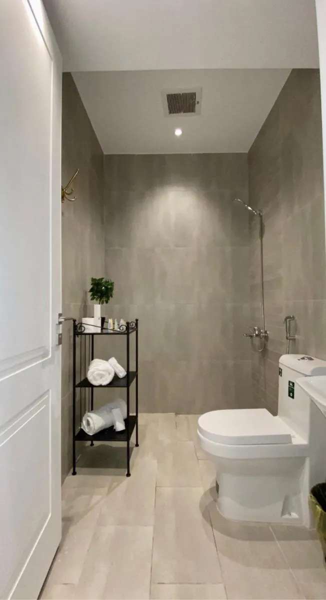 Image 4 of Spacious new 2 bedroom Apt-in amazing location B9