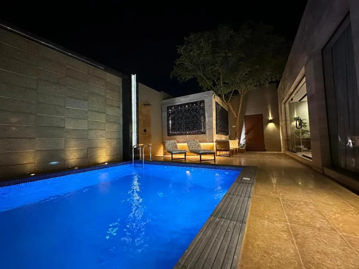 Image 2 of The Palms Resort (4)