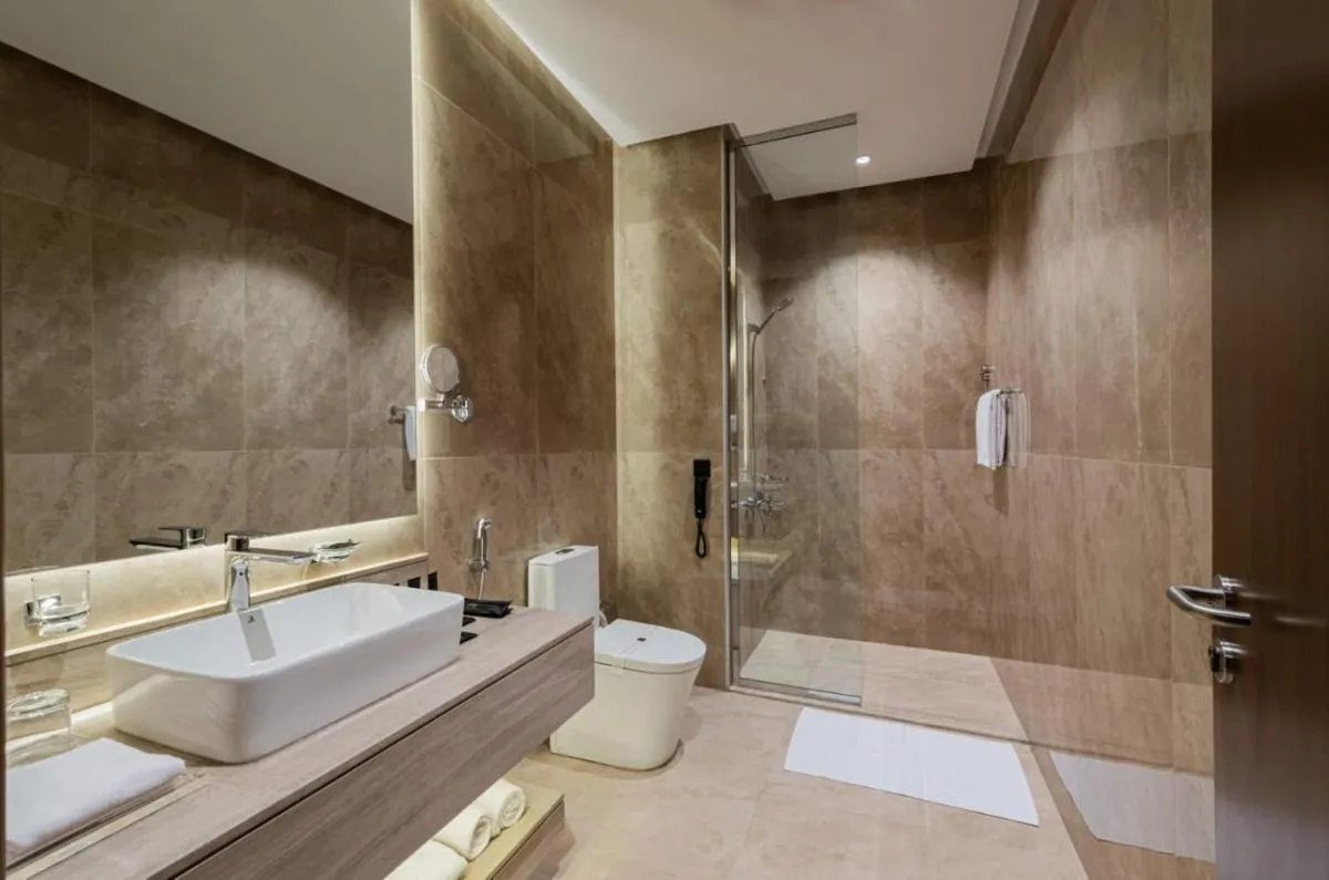 Image 2 of Voyage Hotel & Suites
