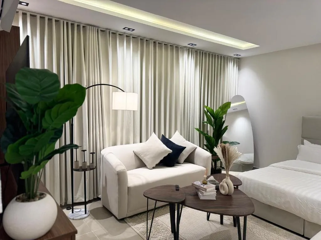 Image of 74Stay Elegant&self entry studio