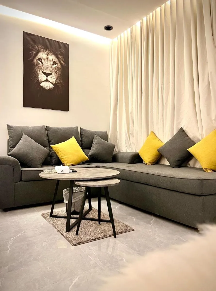 Image 6 of A Luxurious and modern studio with side seating