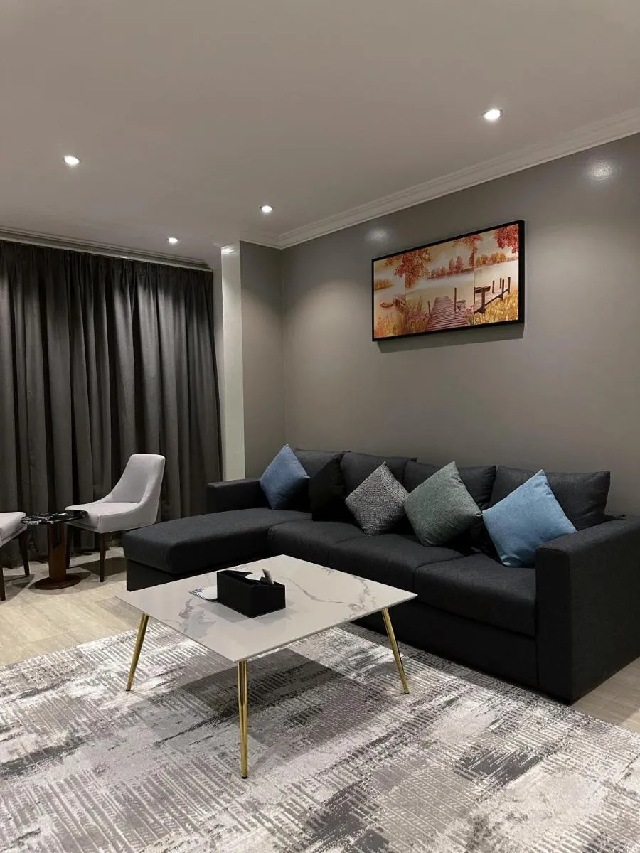 Image 5 of Art Suite