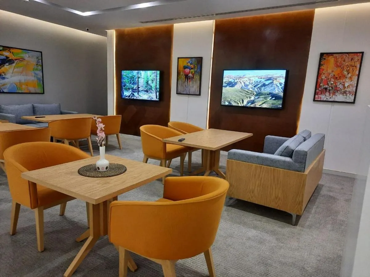 Image 4 of Executive Suites
