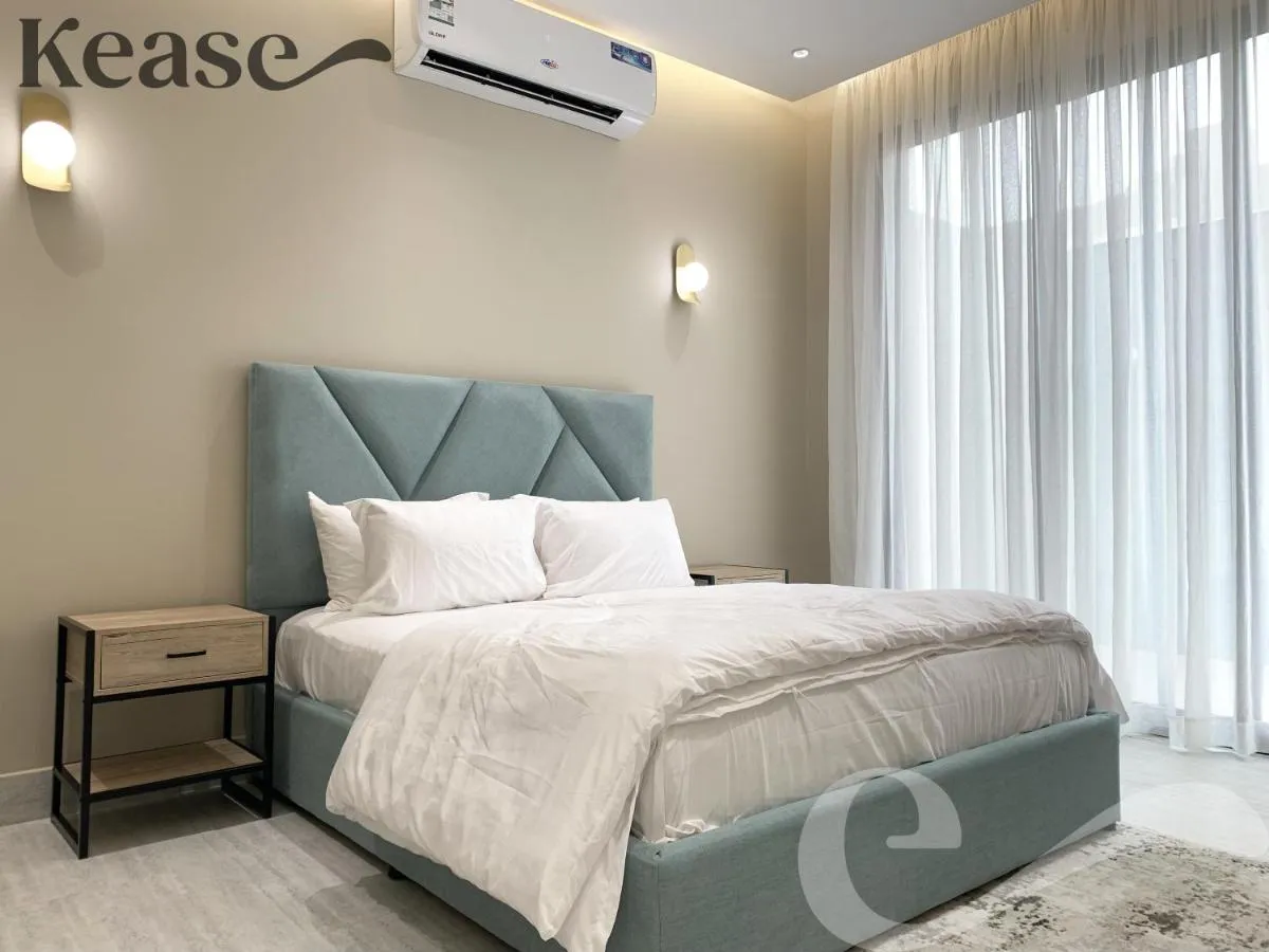 Image 2 of Kease Arid Luxury Gold