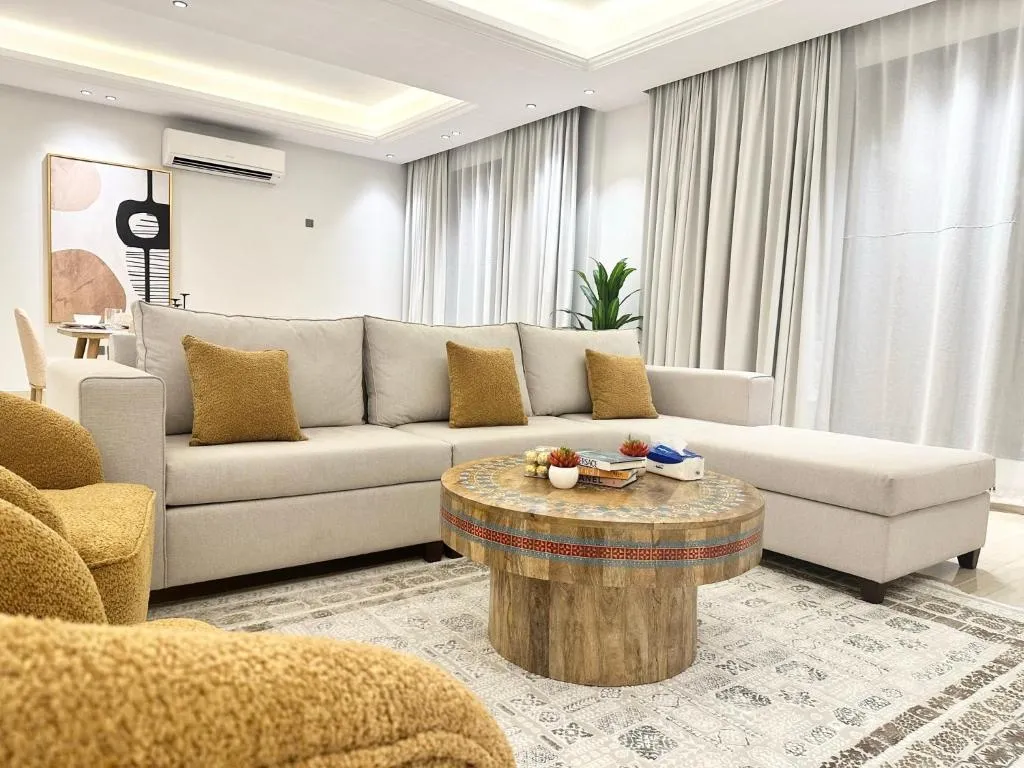 Image of Luxurious 3 Bedroom Apartment – 5 minutes to Boulevard