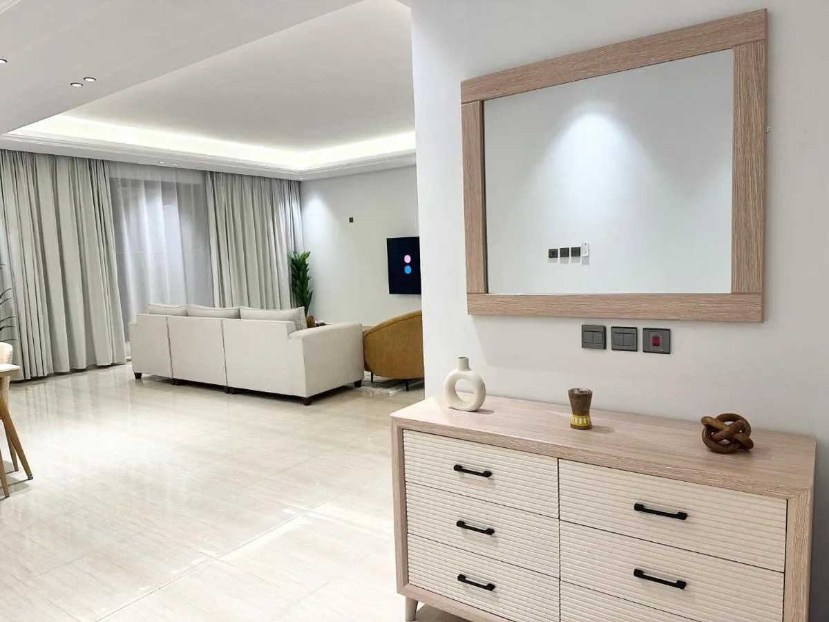 Image 5 of Luxurious 3 Bedroom Apartment – 5 minutes to Boulevard