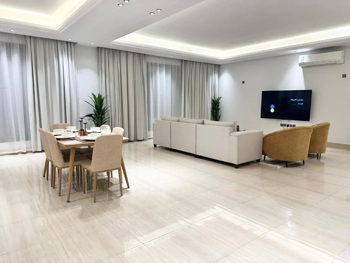Image 4 of Luxurious 3 Bedroom Apartment – 5 minutes to Boulevard