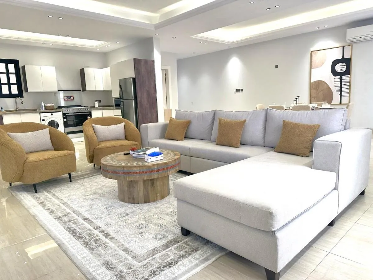 Image 2 of Luxurious 3 Bedroom Apartment – 5 minutes to Boulevard