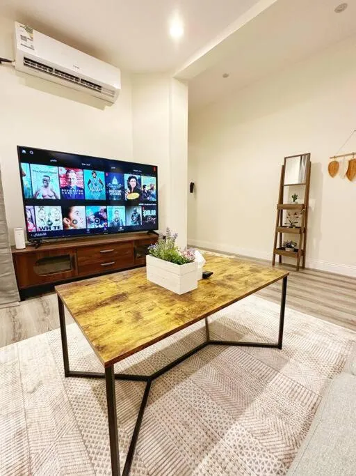 Image 3 of Luxury Apartment 201