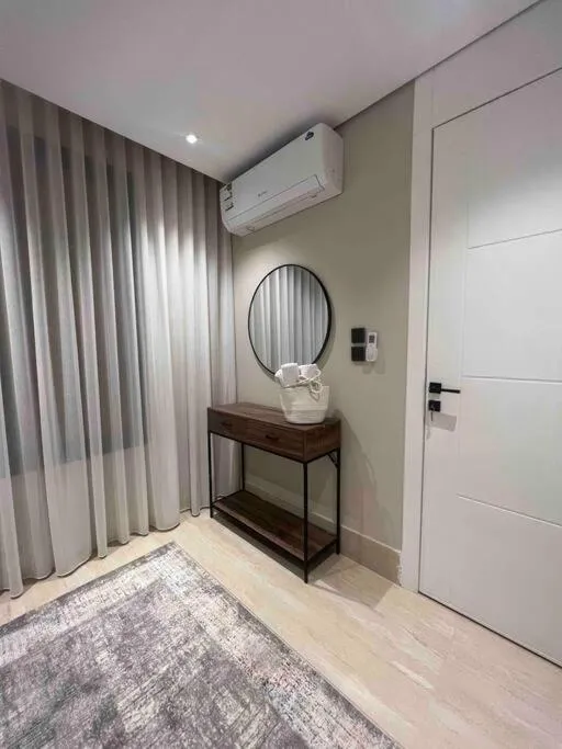 Image 2 of Modern 3 Bedroom Flat