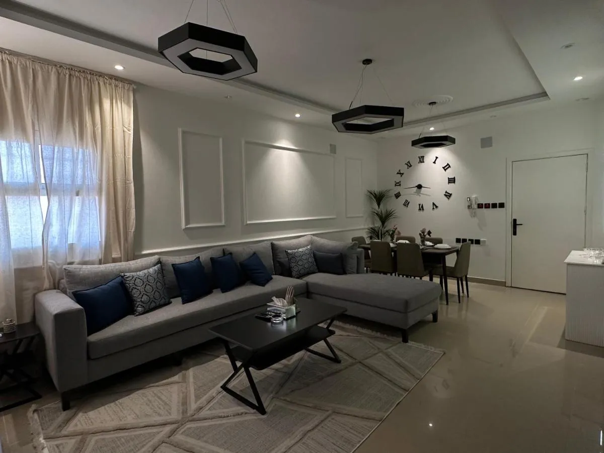 Image 1 of Modern & Cozy Apartment – 2