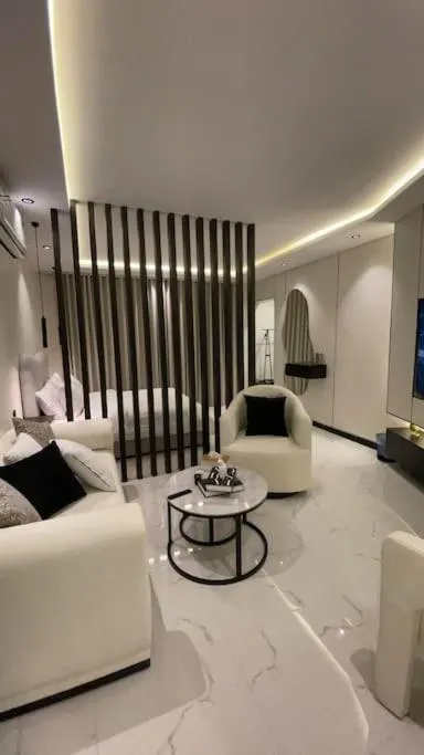 Image 2 of Modern studio Self entry