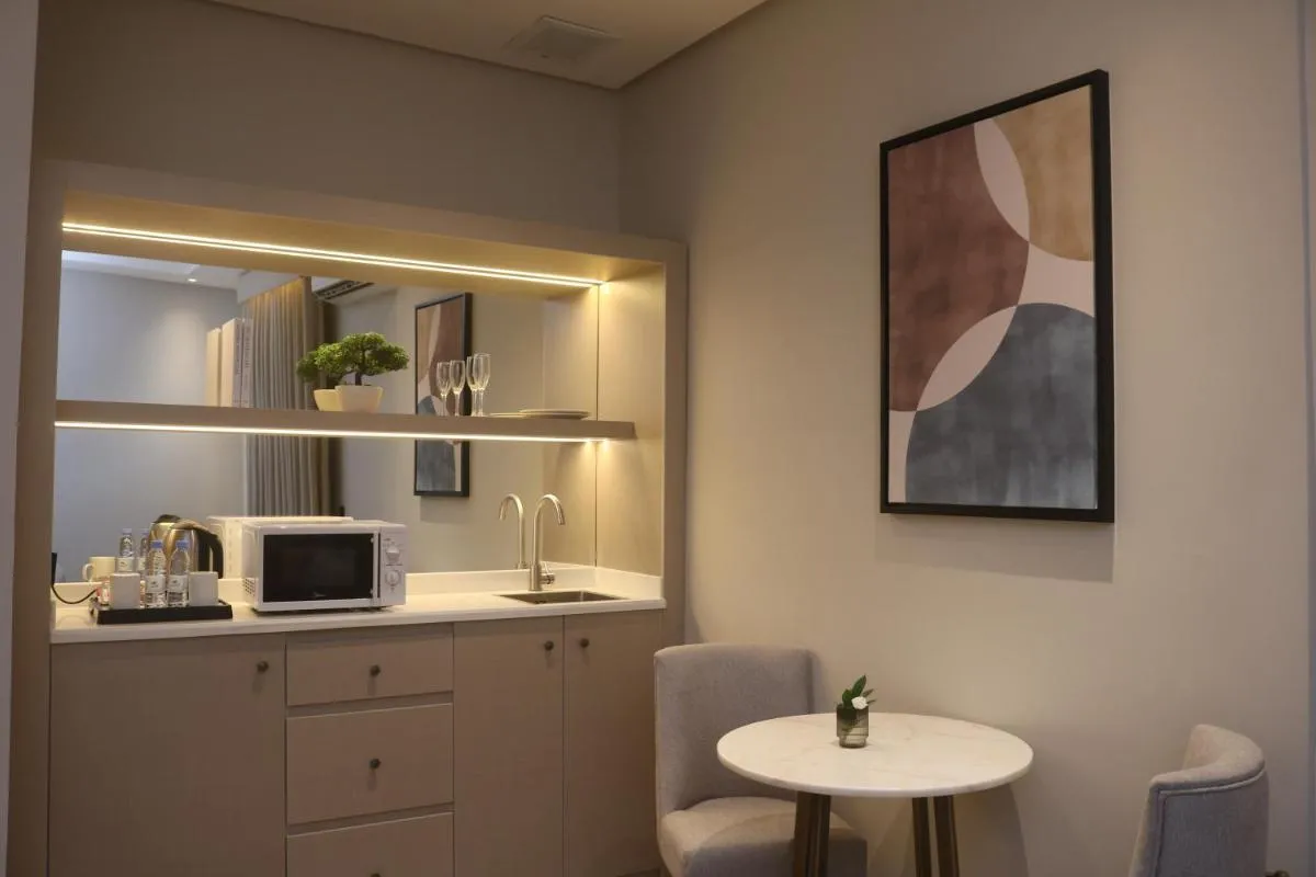 Image 1 of Palm Gate Hotel Suites