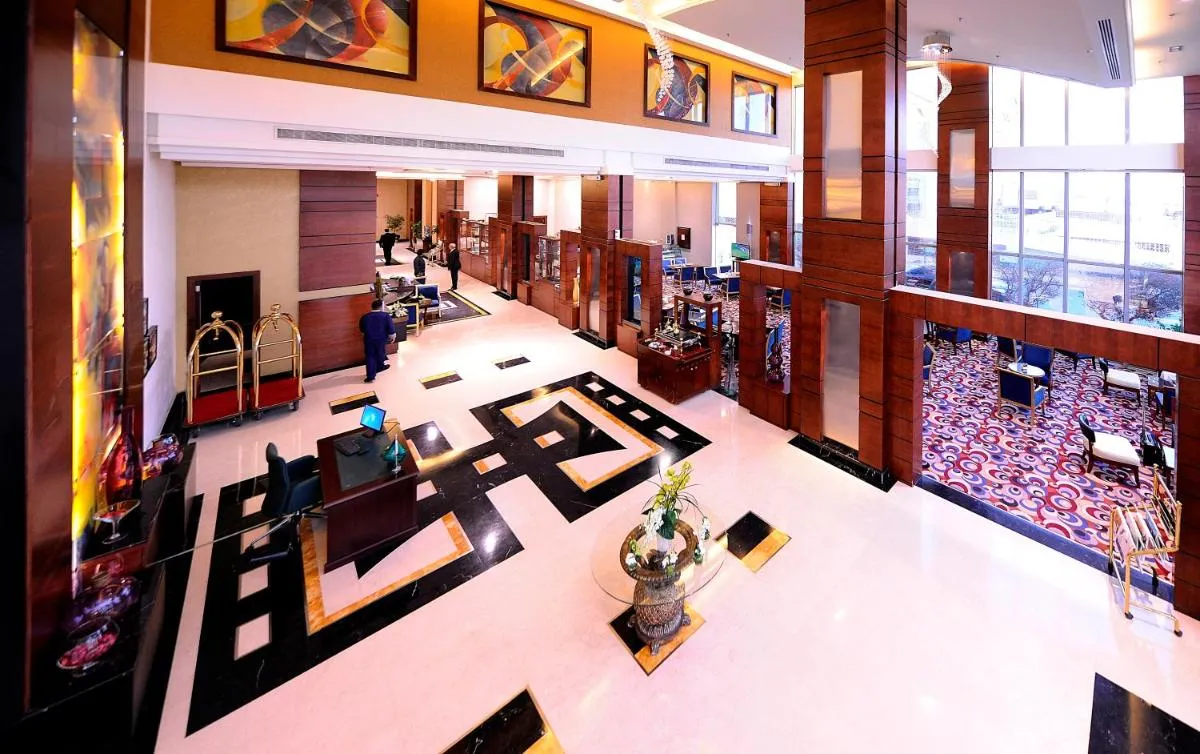 Image 2 of Qaser Al Hamra by Warwick