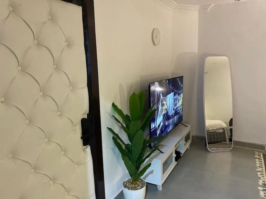 Image 1 of Studio with self-entry
