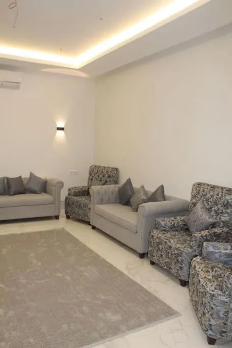 Image 5 of فيلا عصرية بمدخل خاص و مسبح