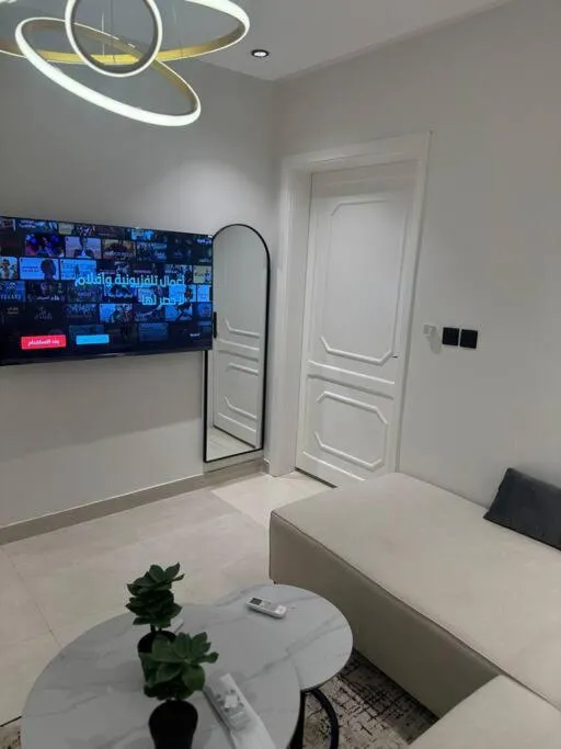 Image 3 of شقة بصالة وغرفة نوم وموقع مميز
