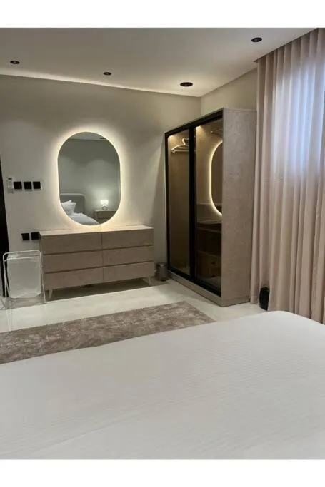 Image 5 of شقة بتصميم أنيق وهادئ مقابل البوليفارد في قلب موسم الرياض Luxurious apartment next to the Boulevard in the heart of Riyadh Season