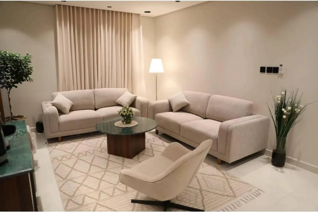 Image 2 of شقة بتصميم أنيق وهادئ مقابل البوليفارد في قلب موسم الرياض Luxurious apartment next to the Boulevard in the heart of Riyadh Season