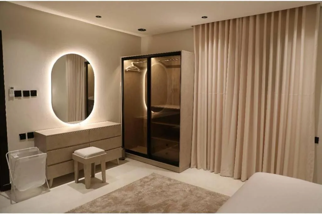 Image 6 of شقة بتصميم أنيق وهادئ مقابل البوليفارد في قلب موسم الرياض Luxurious apartment next to the Boulevard in the heart of Riyadh Season