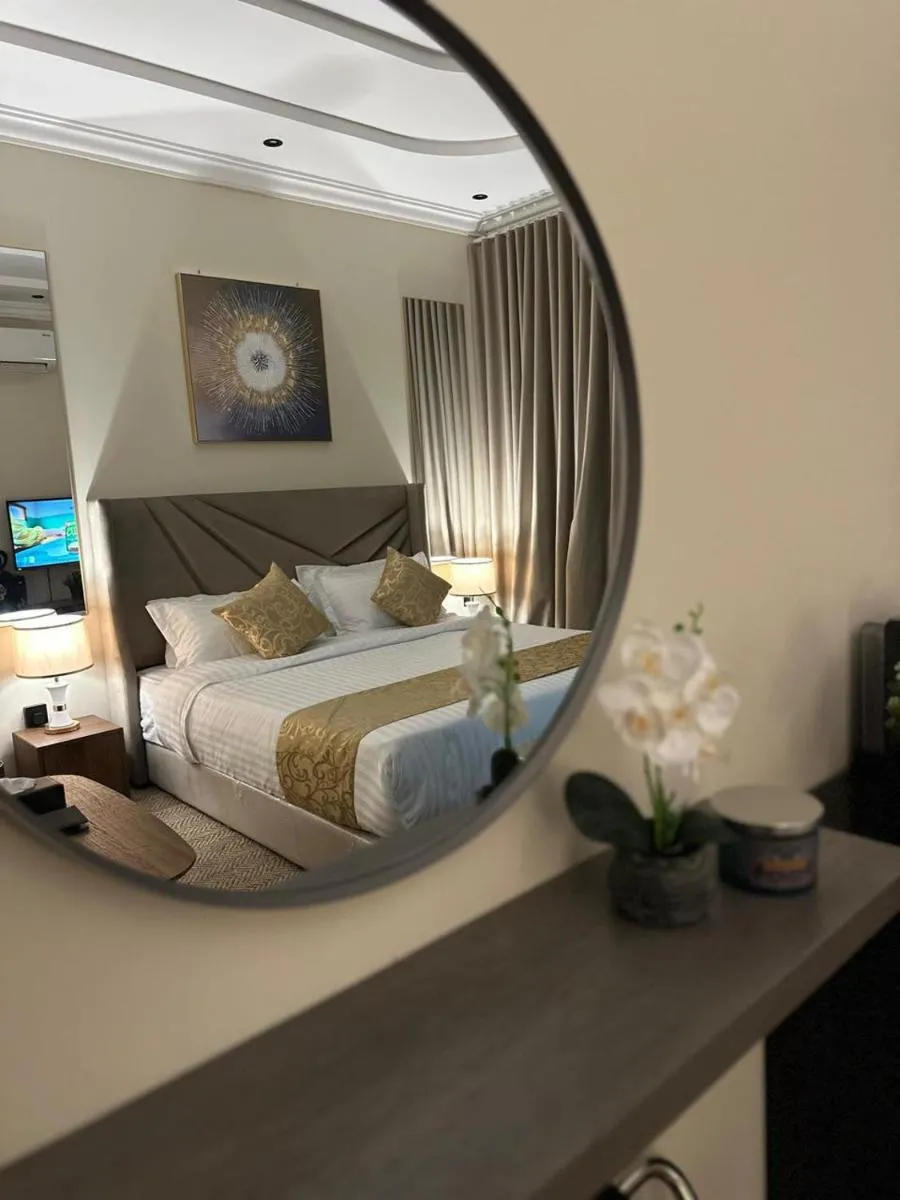 Image 3 of Aura House