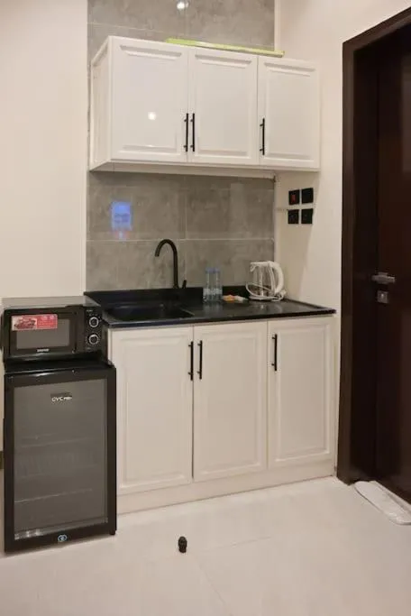 Image 4 of B20 Spacious Apartment 5min BLVD