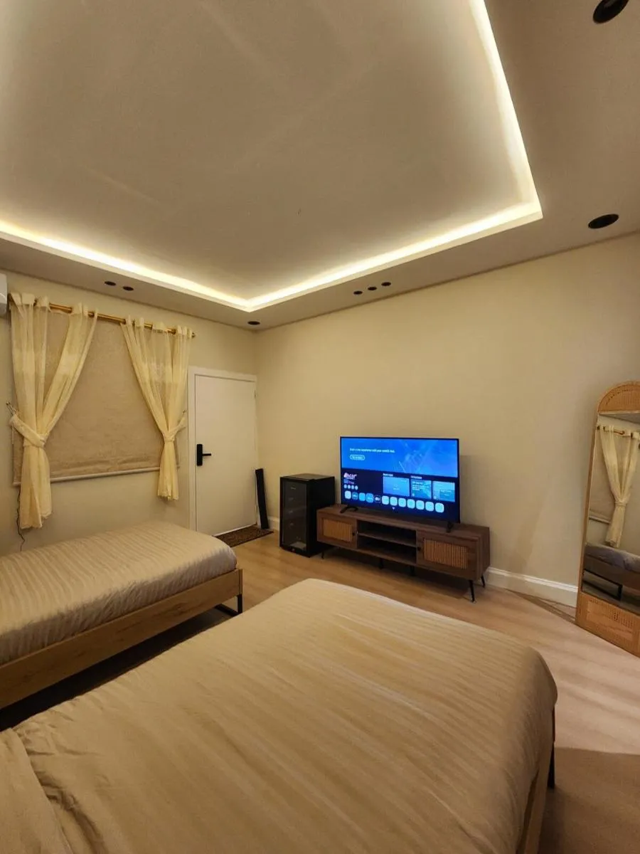 Image 6 of Comfy Studio Near Cafés – Twin Beds & Cozy Stay
