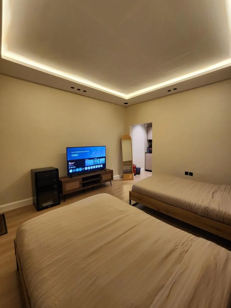 Image 4 of Comfy Studio Near Cafés – Twin Beds & Cozy Stay