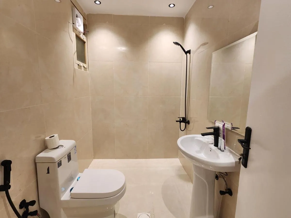 Image 1 of Comfy Studio Near Cafés – Twin Beds & Cozy Stay
