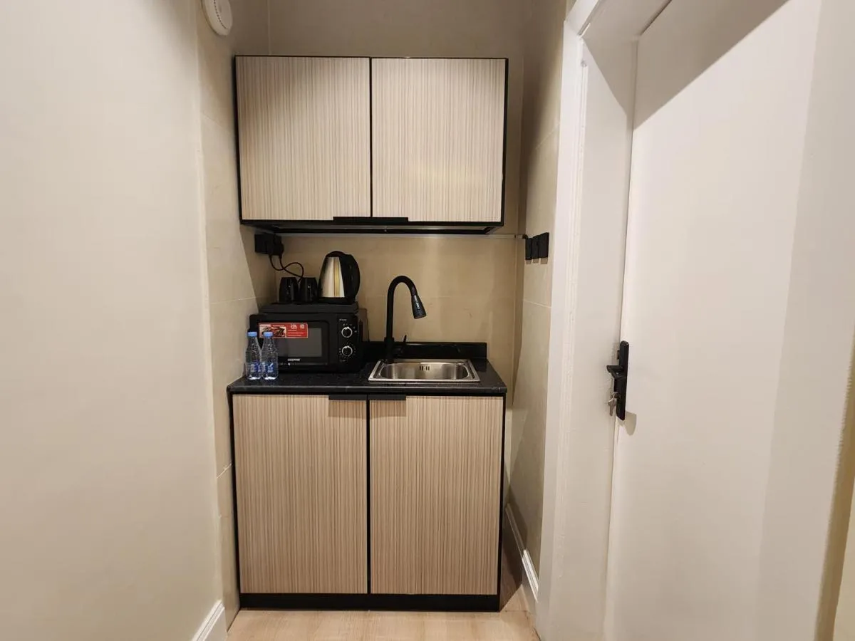 Image 2 of Comfy Studio Near Cafés – Twin Beds & Cozy Stay