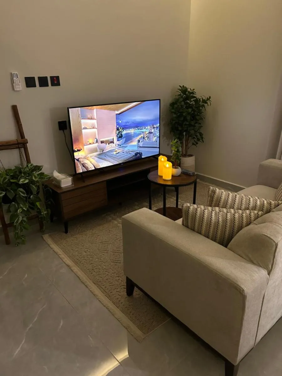 Image 2 of Elegant Studio with Self-Entry