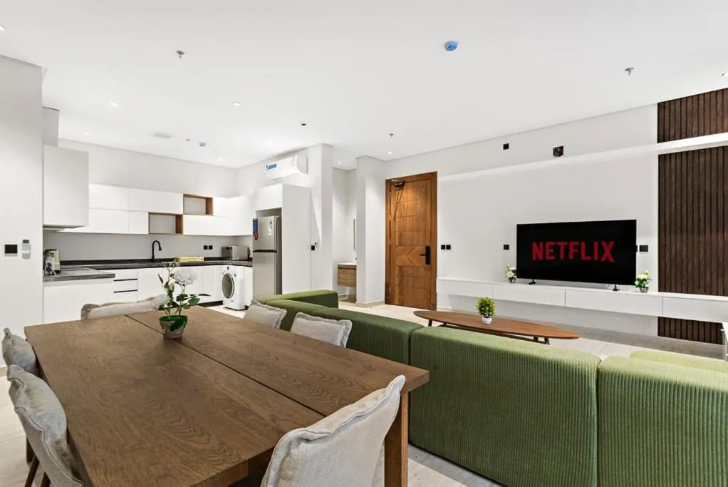 Image 3 of GR- Modern and High-End 3Bdr Apartment self-entry
