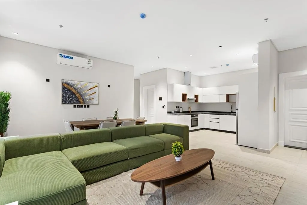 Image 4 of GR- Modern and High-End 3Bdr Apartment self-entry