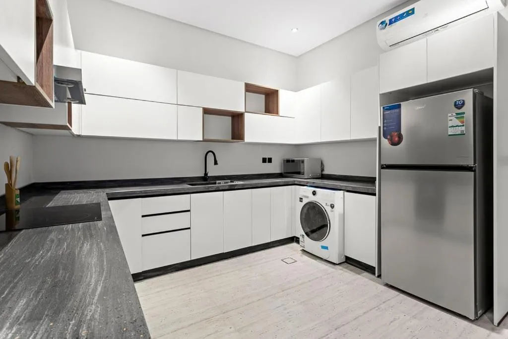 Image 6 of GR- Modern and High-End 3Bdr Apartment self-entry