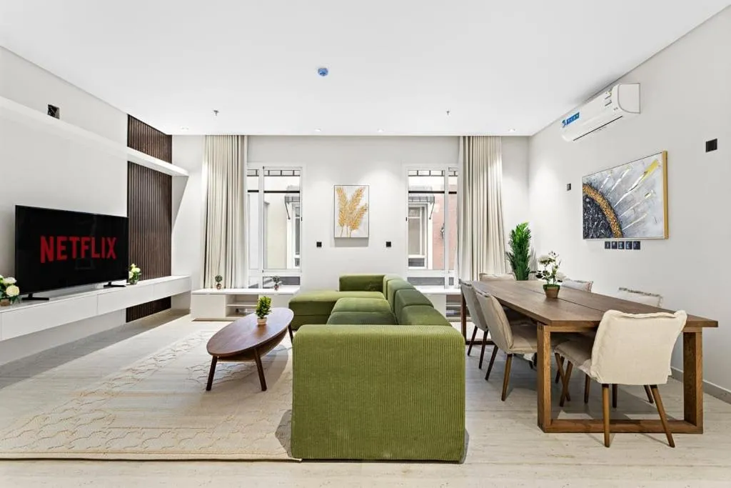 Image 2 of GR- Modern and High-End 3Bdr Apartment self-entry