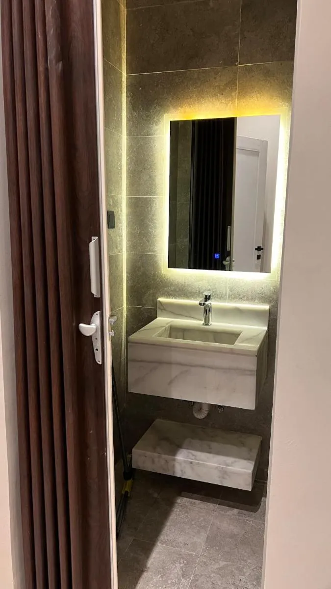 Image 2 of Luxury Three Bedroom Apartment with Trans