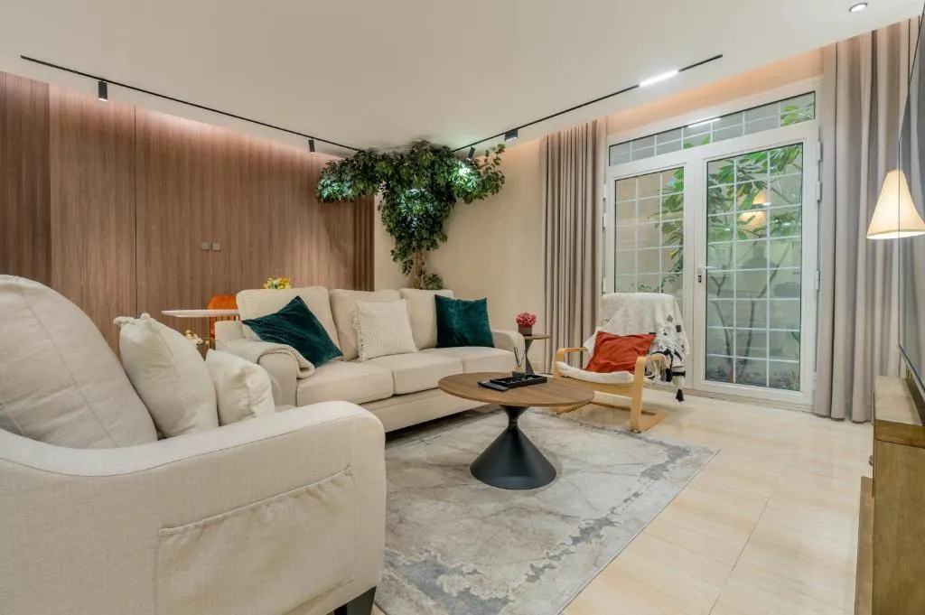 Image of Modern 3-bedroom Apartment With Garden