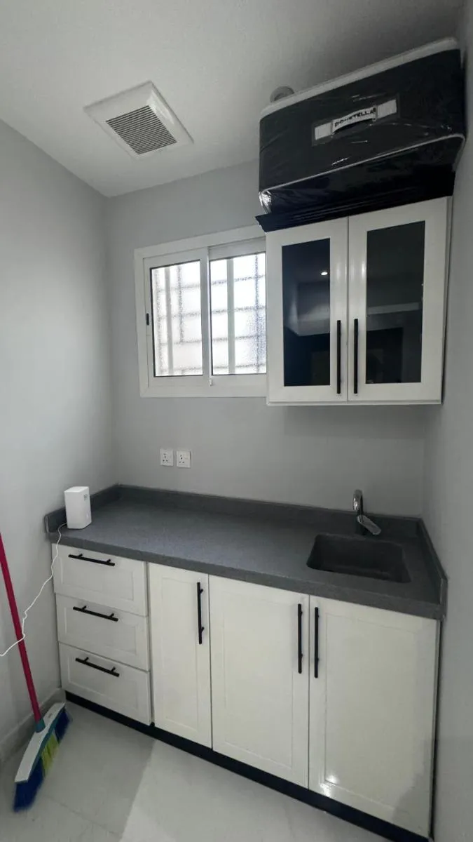 Image 4 of Modern Luxe Studio 12C