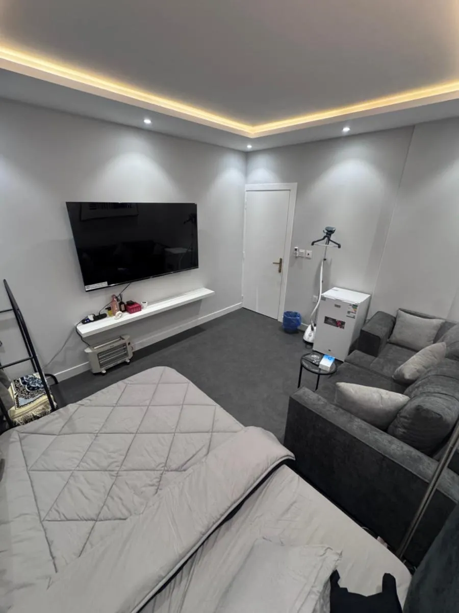 Image 1 of Modern Luxe Studio 12C