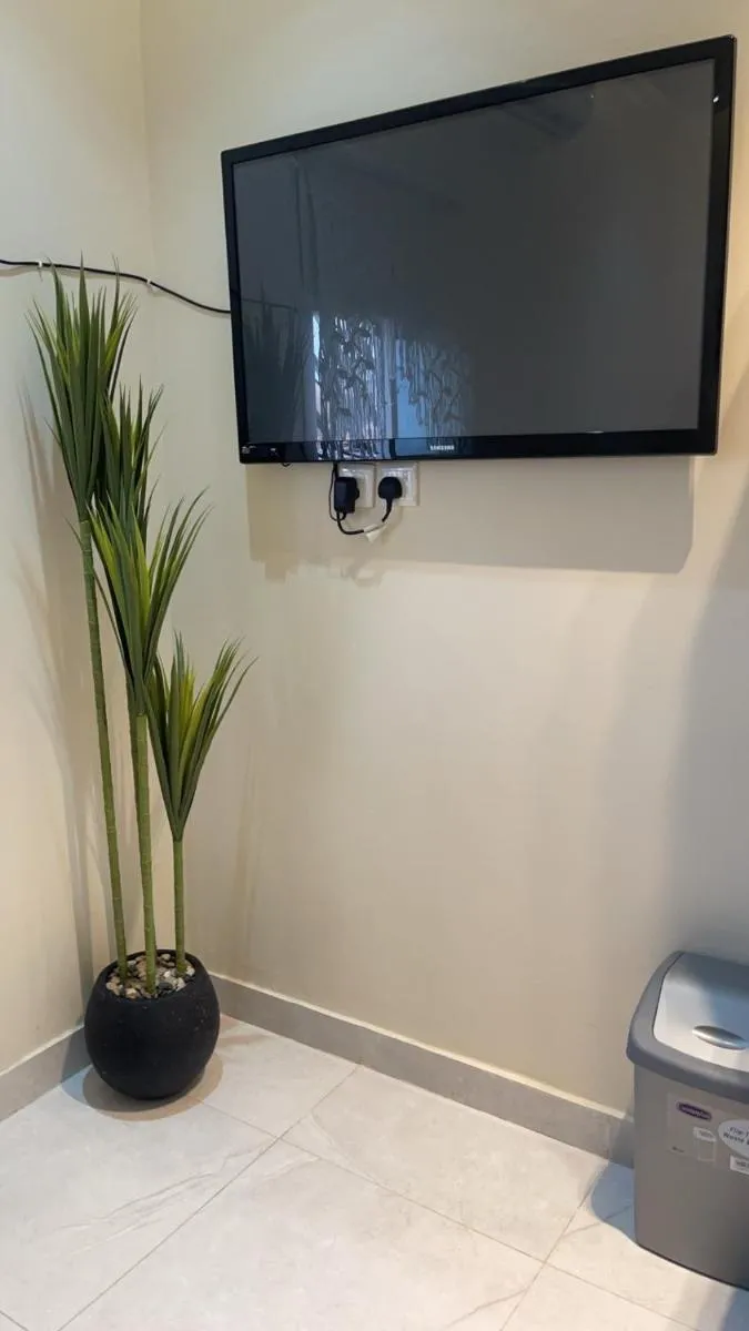 Image 2 of Quiet studio with garden view