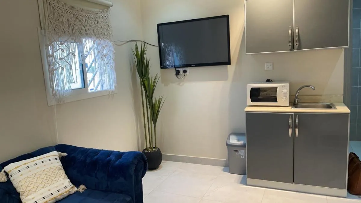 Image 3 of Quiet studio with garden view
