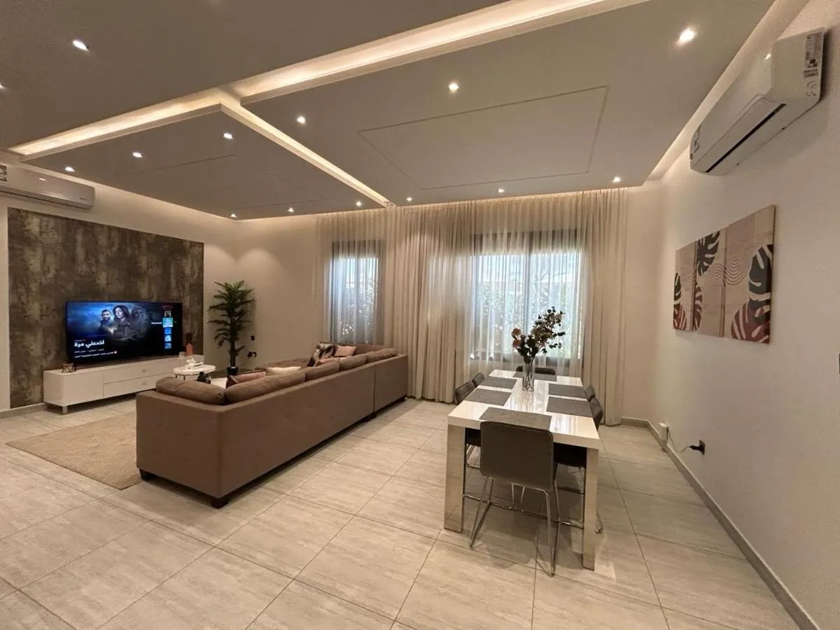 Image 2 of Smart luxury apartment 3bedrooms